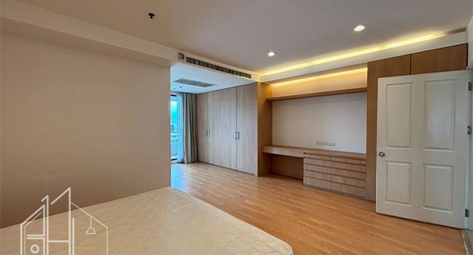 À louer 4 chambres condo à Watthana, Bangkok