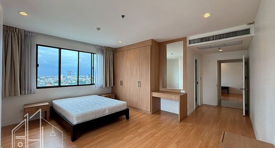 À louer 4 chambres condo à Watthana, Bangkok