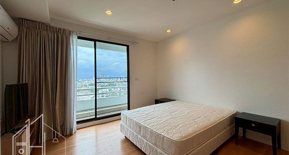 À louer 4 chambres condo à Watthana, Bangkok