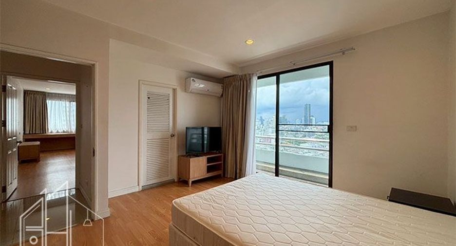 À louer 4 chambres condo à Watthana, Bangkok