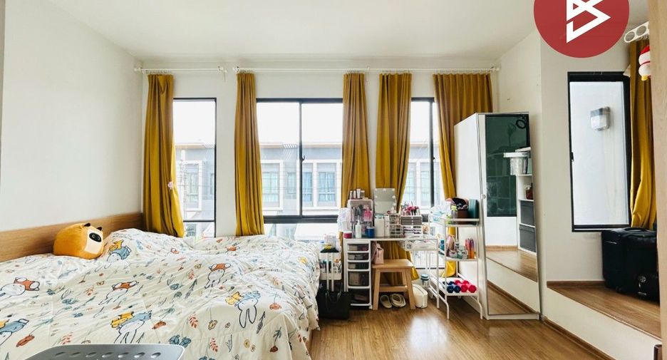 Casa adosada en venta de 3 habitaciones en Thung Khru, Bangkok
