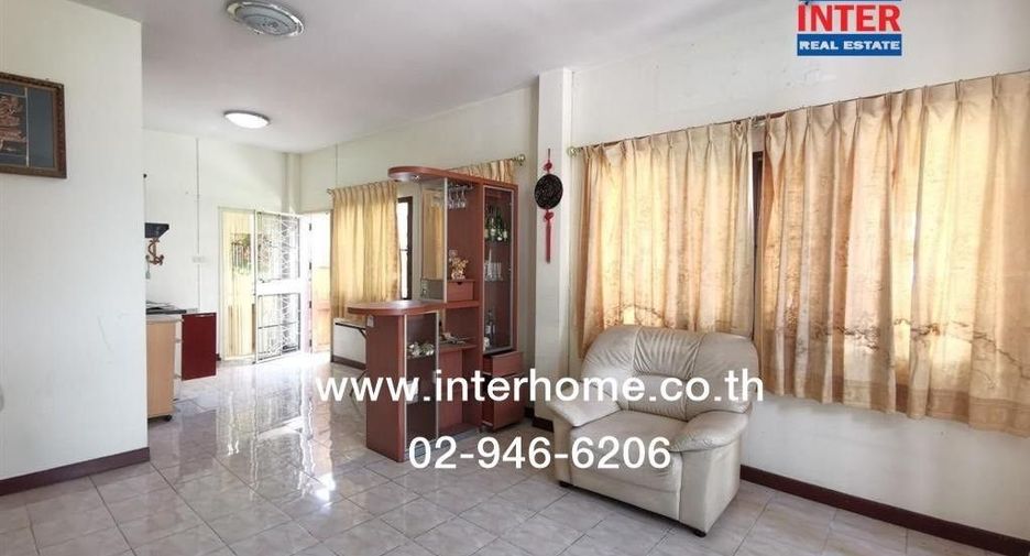 Haus zum Kauf mit 3 Zimmer in Phra Khanong, Bangkok