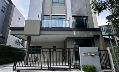 出售 3 卧室 独立屋 在 Phra Khanong, 曼谷