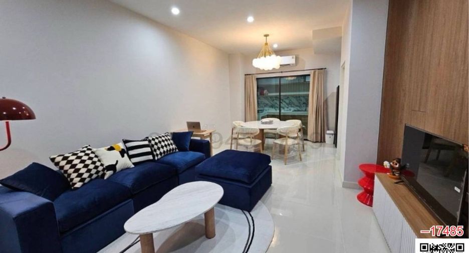 Casa adosada en venta de 3 habitaciones en Saphan Sung, Bangkok