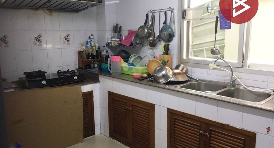 À vendre 6 chambres local commercial à Mueang Samut Prakan, Samut Prakan
