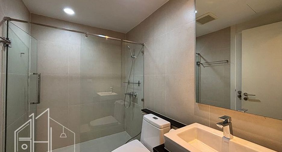 For rent 2 bedrooms apartment in Khlong Toei, Bangkok
