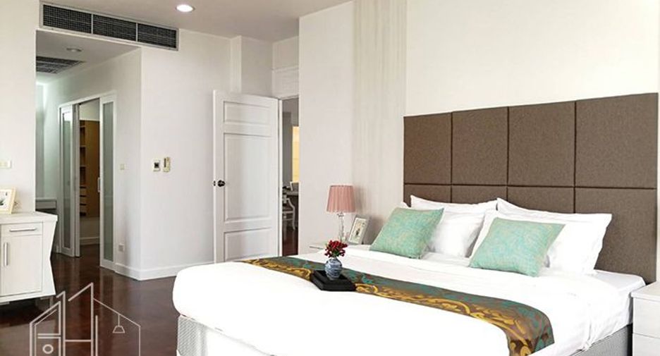 For rent 3 bedrooms condo in Khlong Toei, Bangkok