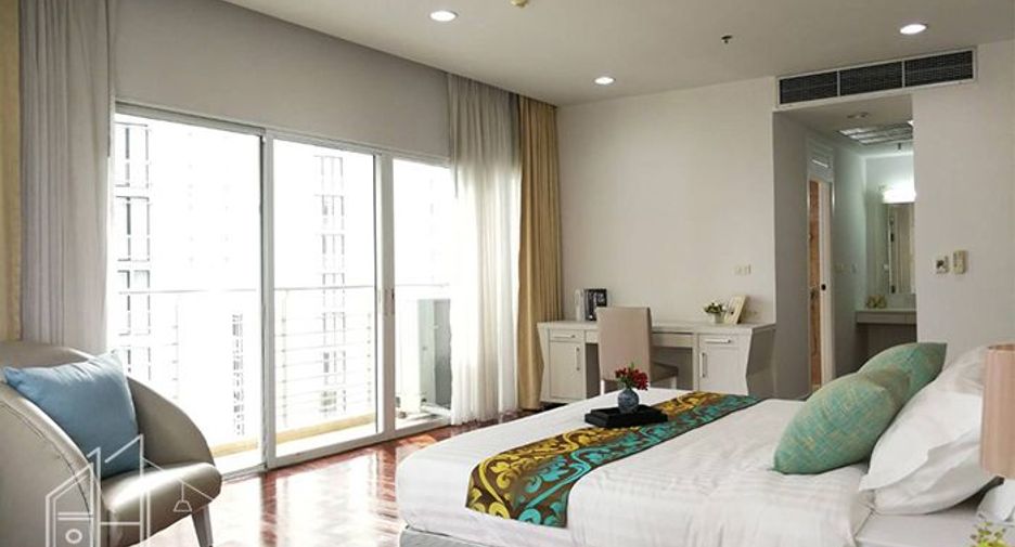 For rent 3 bedrooms condo in Khlong Toei, Bangkok