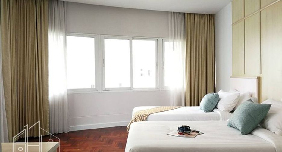 For rent 3 bedrooms condo in Khlong Toei, Bangkok