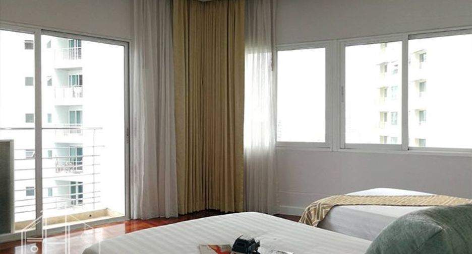 For rent 3 bedrooms condo in Khlong Toei, Bangkok