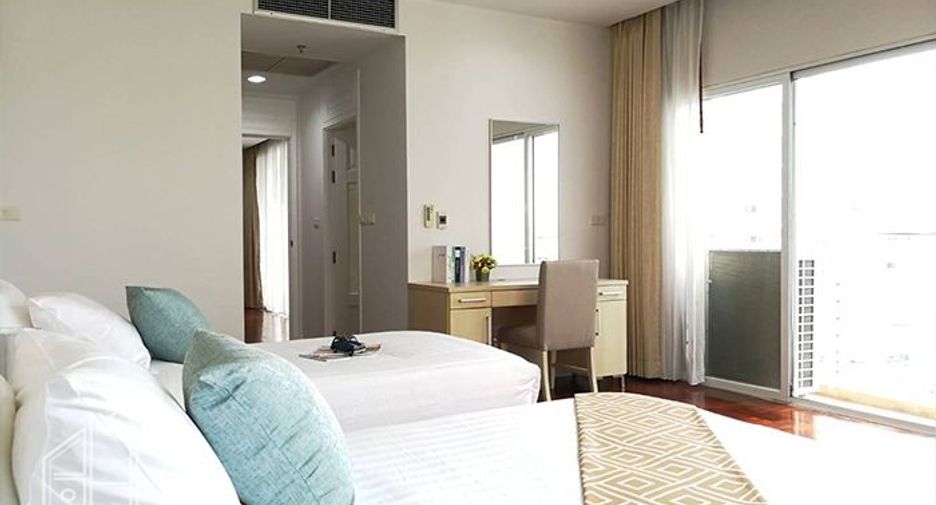 For rent 3 bedrooms condo in Khlong Toei, Bangkok
