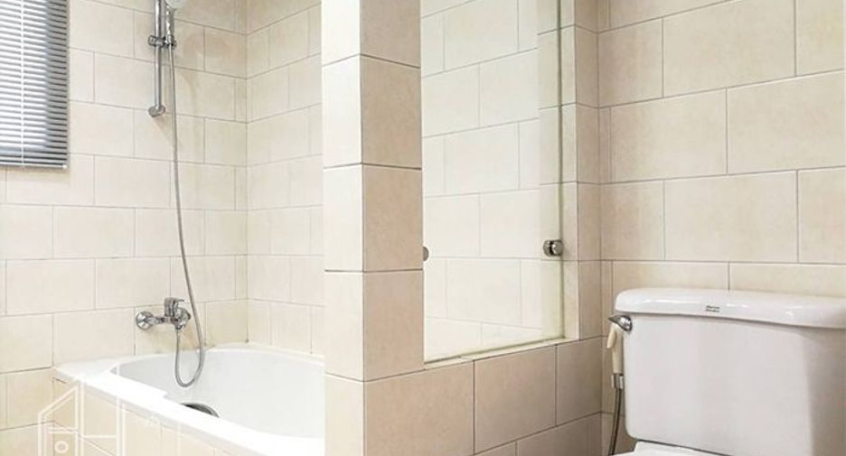For rent 3 bedrooms condo in Khlong Toei, Bangkok