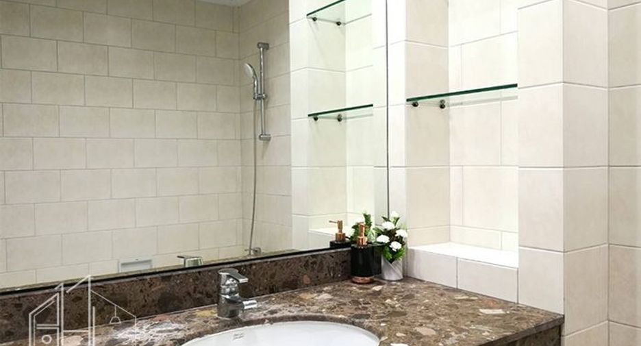 For rent 3 bedrooms condo in Khlong Toei, Bangkok