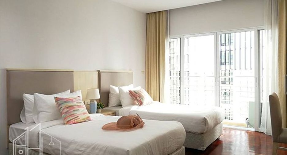 For rent 3 bedrooms condo in Khlong Toei, Bangkok