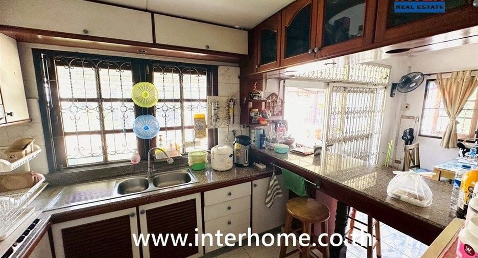 For sale 3 bedrooms house in Mueang Samut Prakan, Samut Prakan