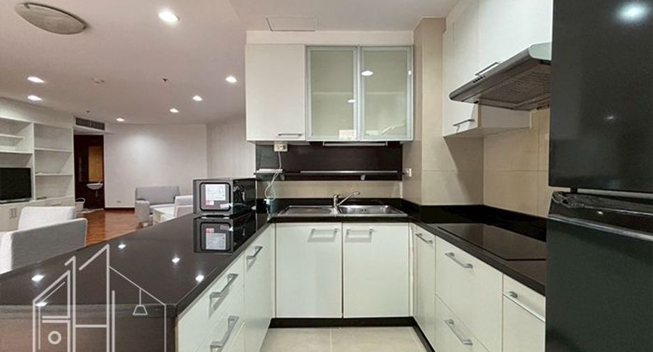 For rent 2 bedrooms apartment in Khlong Toei, Bangkok