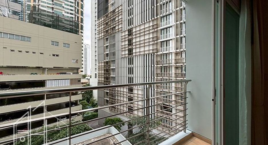 For rent 2 bedrooms apartment in Khlong Toei, Bangkok