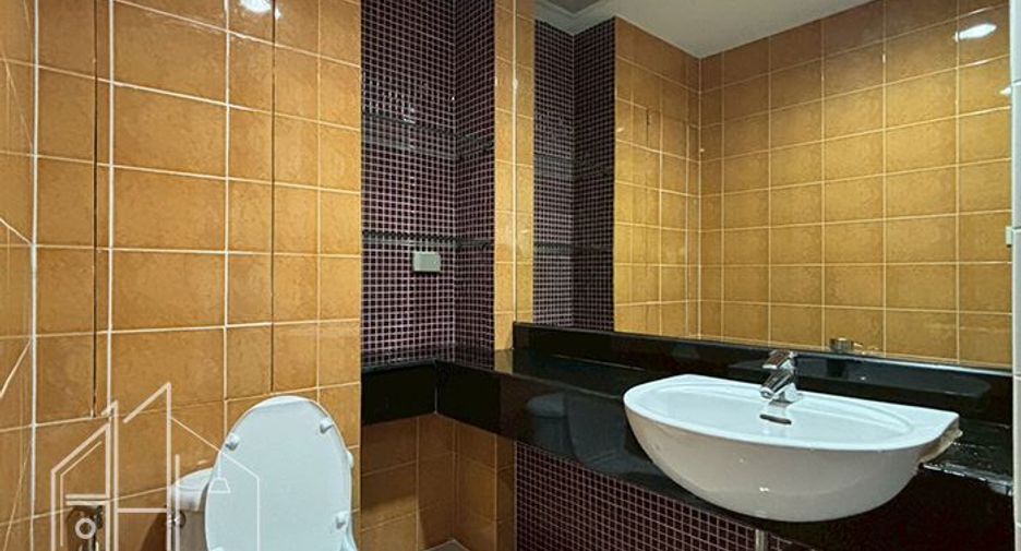 For rent 2 bedrooms apartment in Khlong Toei, Bangkok