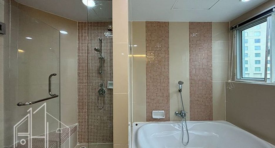 For rent 2 bedrooms apartment in Khlong Toei, Bangkok