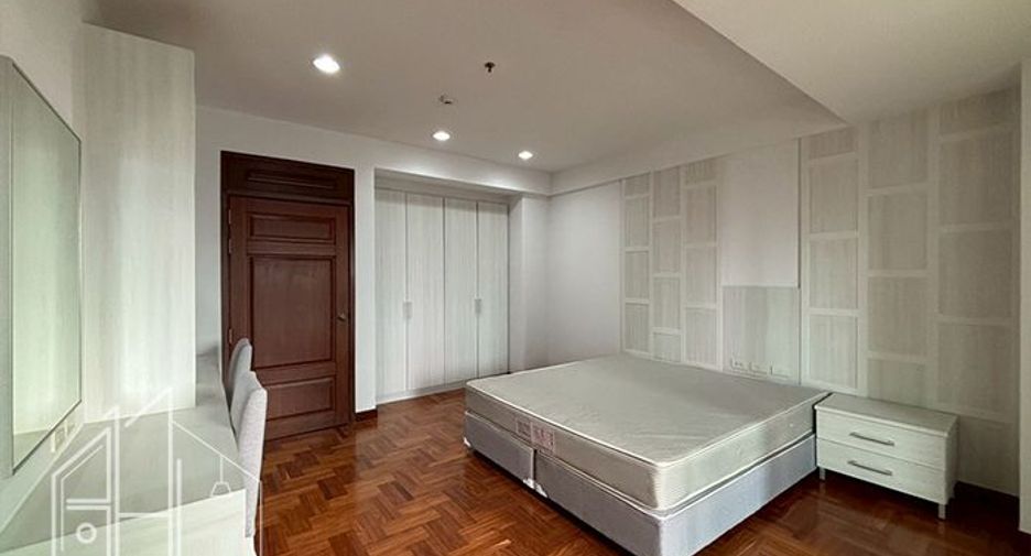 For rent 2 bedrooms apartment in Khlong Toei, Bangkok
