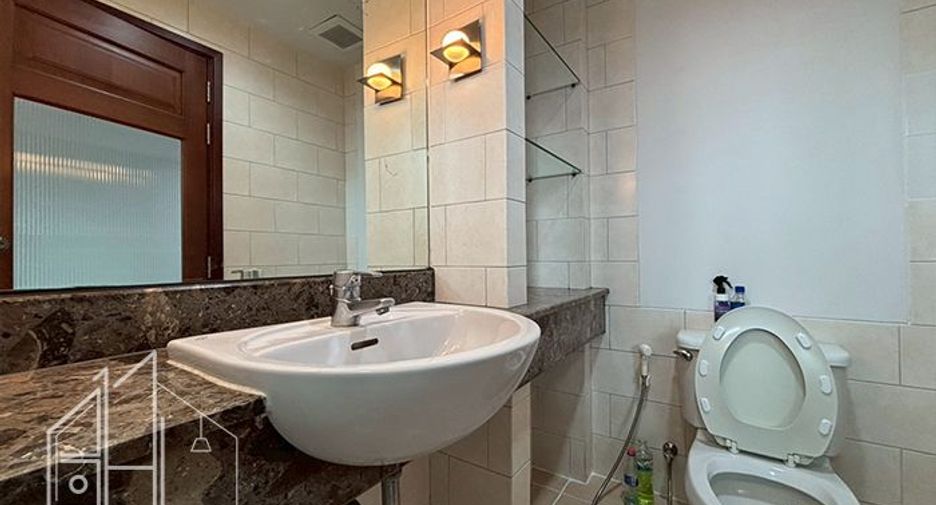For rent 2 bedrooms apartment in Khlong Toei, Bangkok