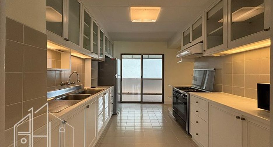 Wohnung zur Miete mit 3 Zimmer in Watthana, Bangkok