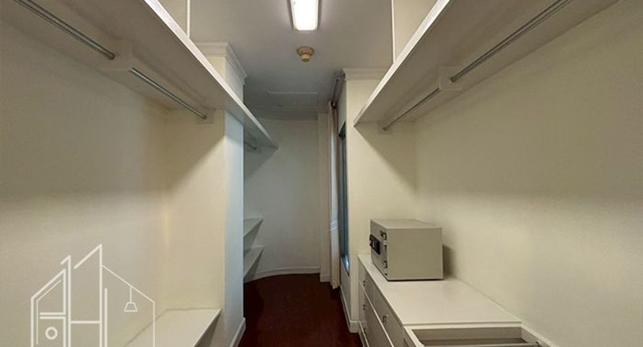Wohnung zur Miete mit 3 Zimmer in Watthana, Bangkok