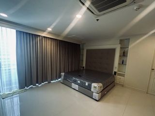 For rent 3 bedrooms condo in Sathon, Bangkok