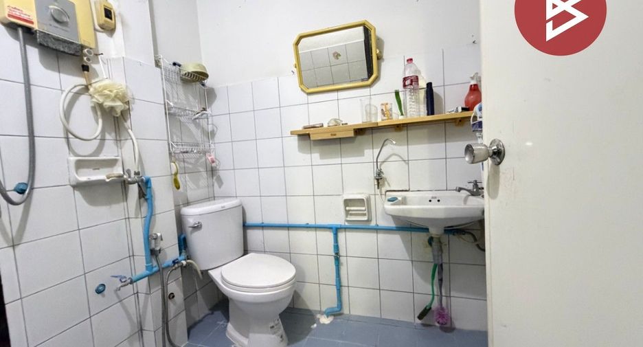 For sale 6 bedrooms house in Lat Phrao, Bangkok