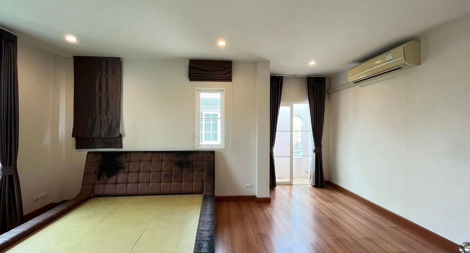 Haus zur Miete mit 3 Zimmer in Phasi Charoen, Bangkok