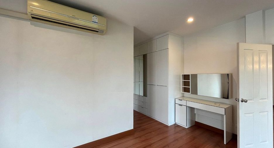 Haus zur Miete mit 3 Zimmer in Phasi Charoen, Bangkok