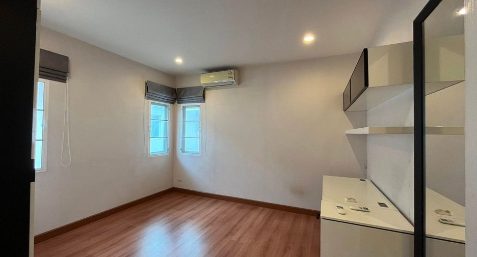 Haus zur Miete mit 3 Zimmer in Phasi Charoen, Bangkok