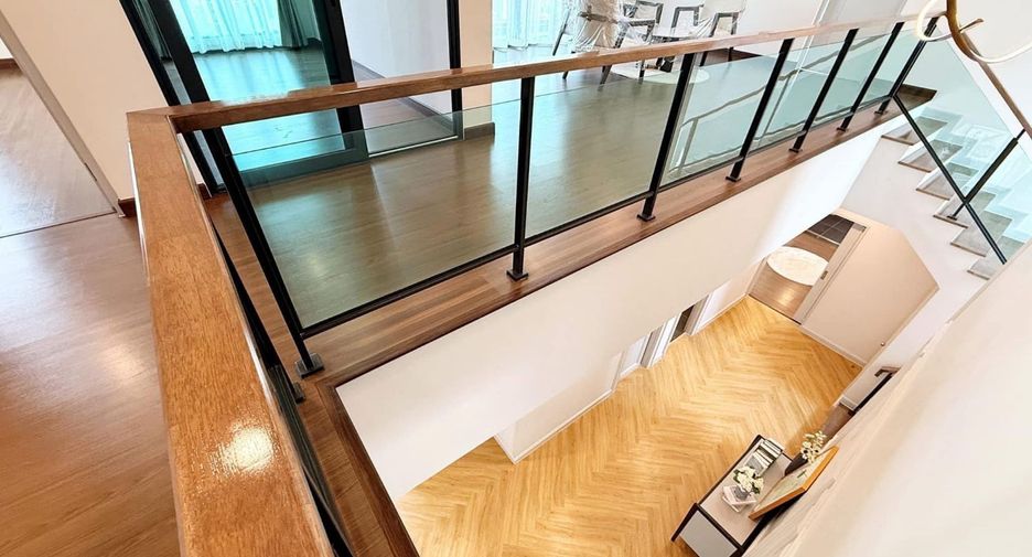 For sale 5 bedrooms house in Mueang Nonthaburi, Nonthaburi