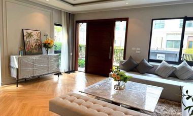 For sale 5 bedrooms house in Mueang Nonthaburi, Nonthaburi