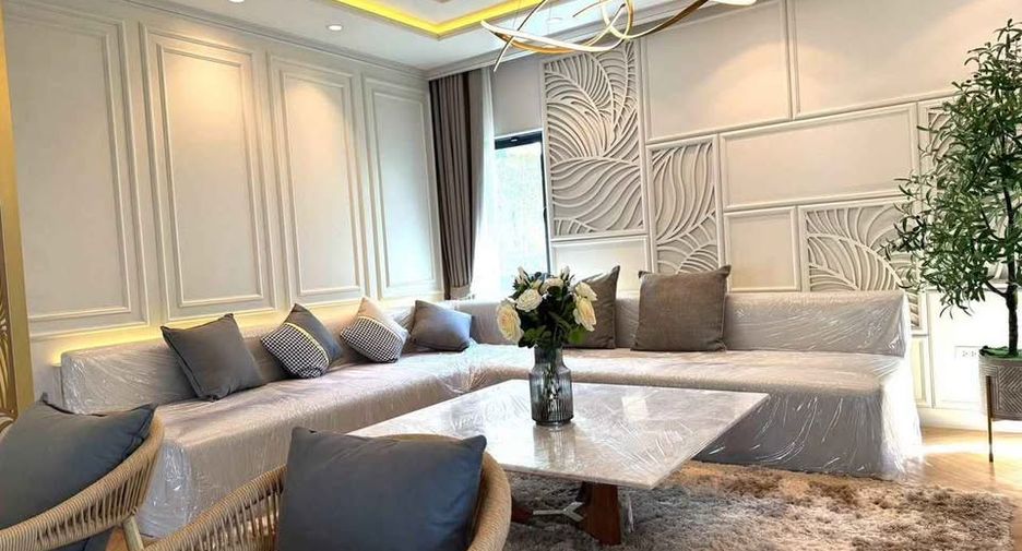 For sale 5 bedrooms house in Mueang Nonthaburi, Nonthaburi