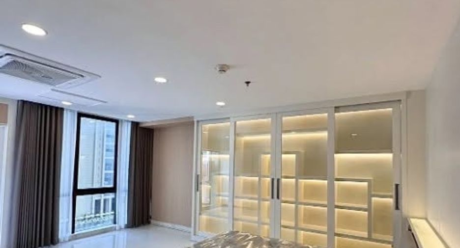 À louer 3 chambres condo à Sathon, Bangkok