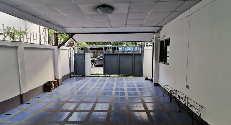 Haus zur Miete mit 3 Zimmer in Phaya Thai, Bangkok