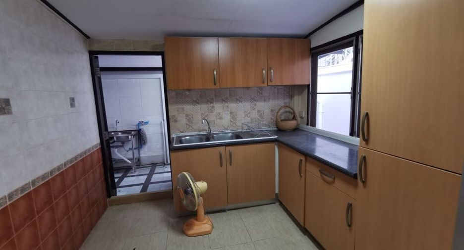 Haus zur Miete mit 3 Zimmer in Phaya Thai, Bangkok