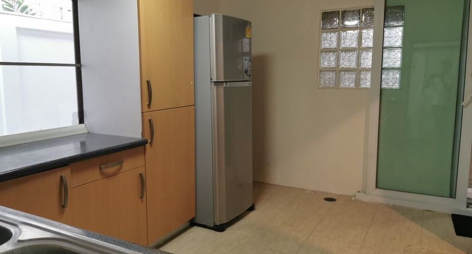 Haus zur Miete mit 3 Zimmer in Phaya Thai, Bangkok