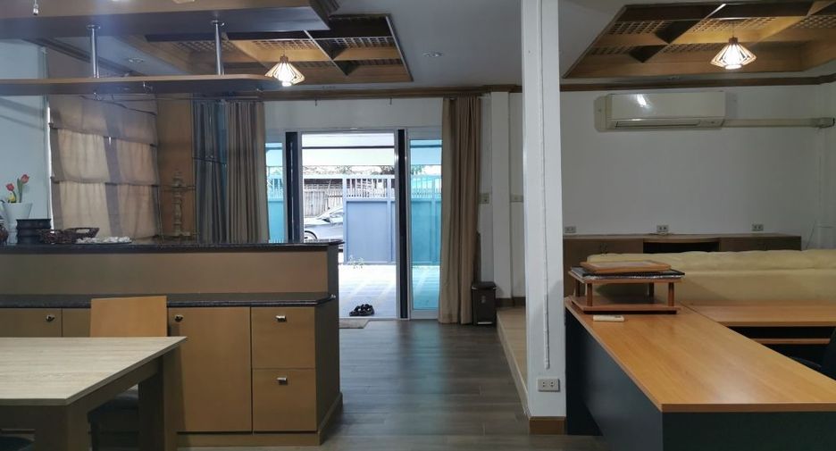 Haus zur Miete mit 3 Zimmer in Phaya Thai, Bangkok