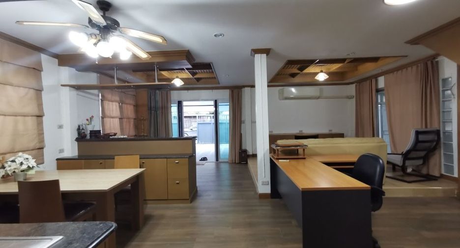 Haus zur Miete mit 3 Zimmer in Phaya Thai, Bangkok