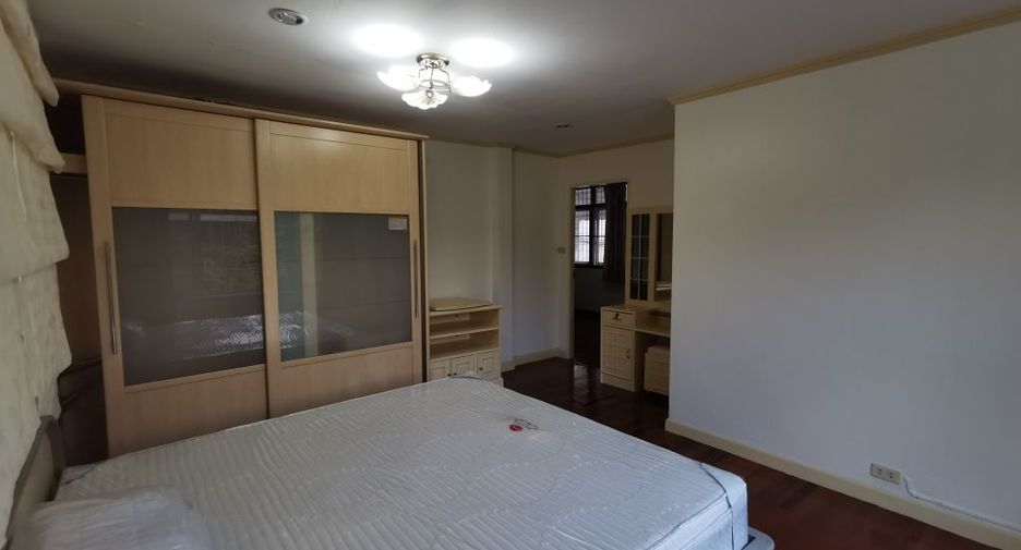Haus zur Miete mit 3 Zimmer in Phaya Thai, Bangkok