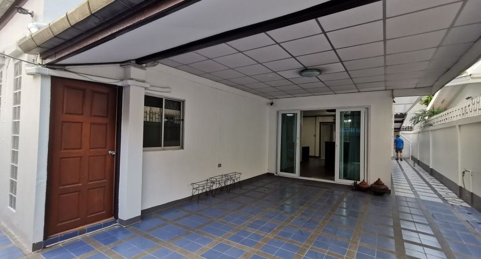 Haus zur Miete mit 3 Zimmer in Phaya Thai, Bangkok