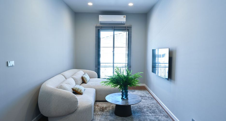 For rent 4 bedrooms house in Mueang Samut Prakan, Samut Prakan