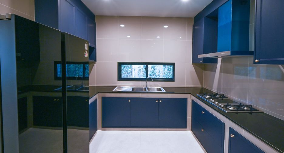 For rent 4 bedrooms house in Mueang Samut Prakan, Samut Prakan