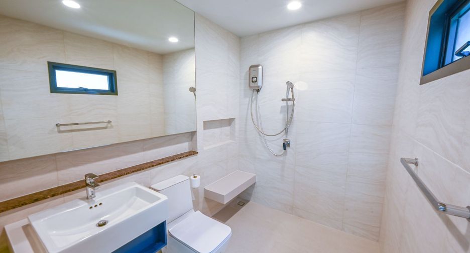 For rent 4 bedrooms house in Mueang Samut Prakan, Samut Prakan