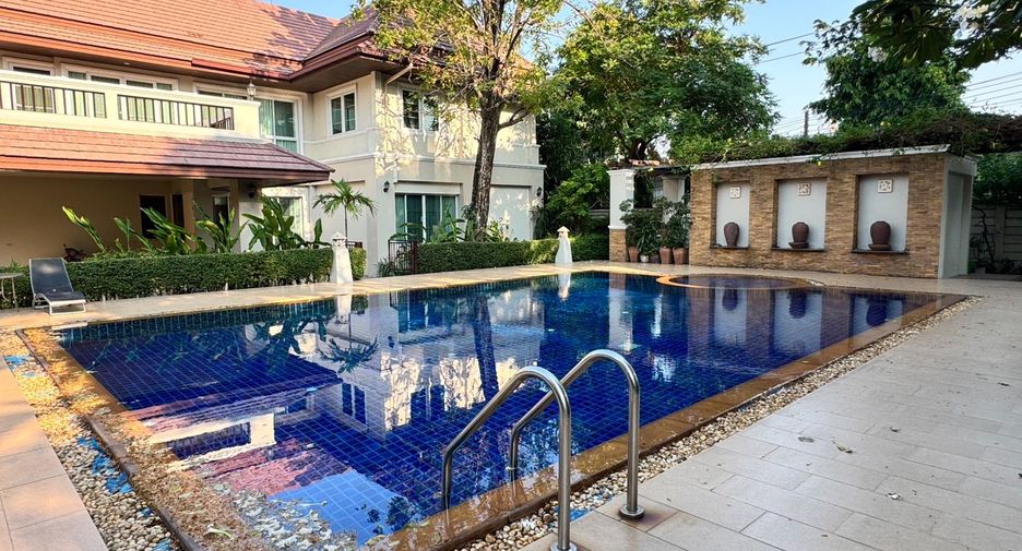 Casa en alquiler de 4 habitaciones en Khlong Toei, Bangkok
