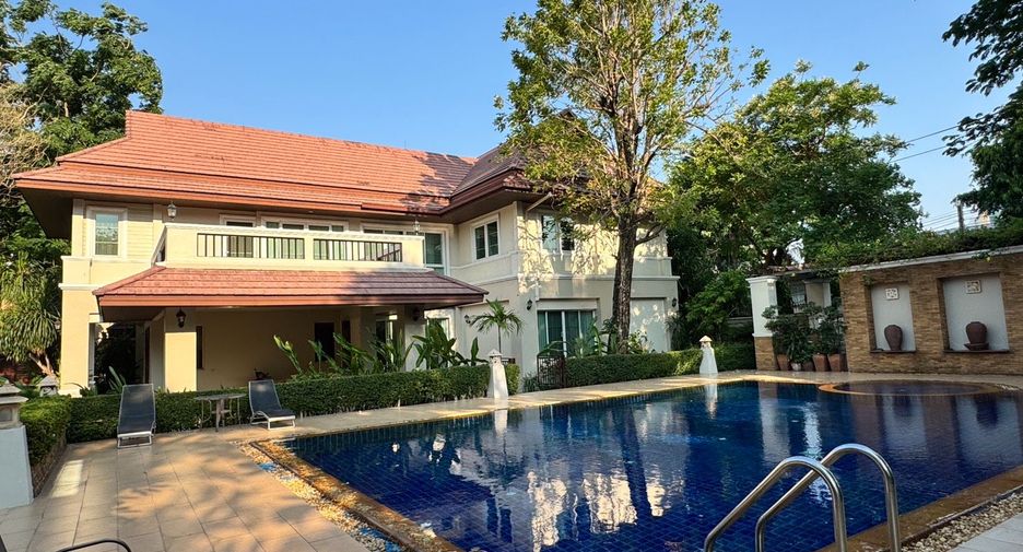 Casa en alquiler de 4 habitaciones en Khlong Toei, Bangkok