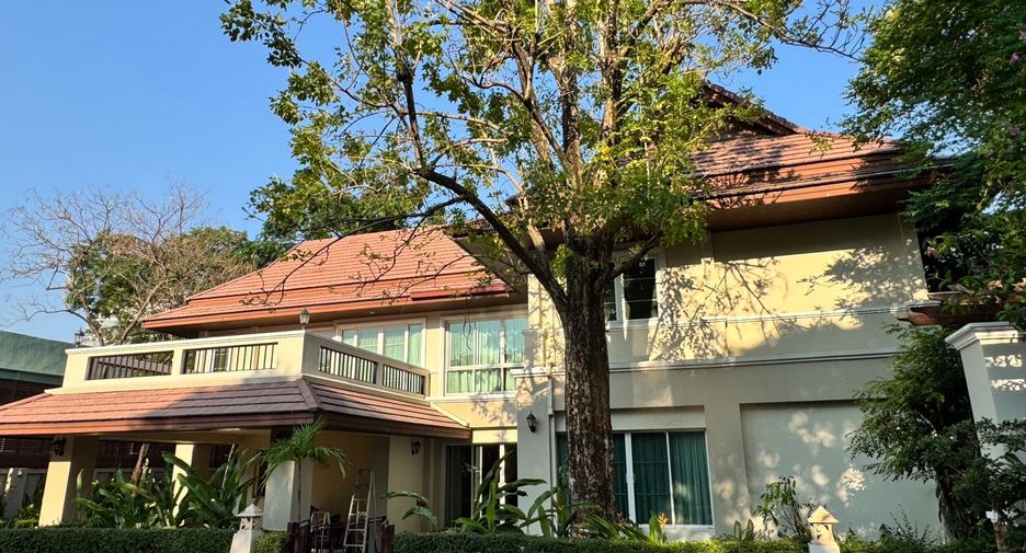 Casa en alquiler de 4 habitaciones en Khlong Toei, Bangkok