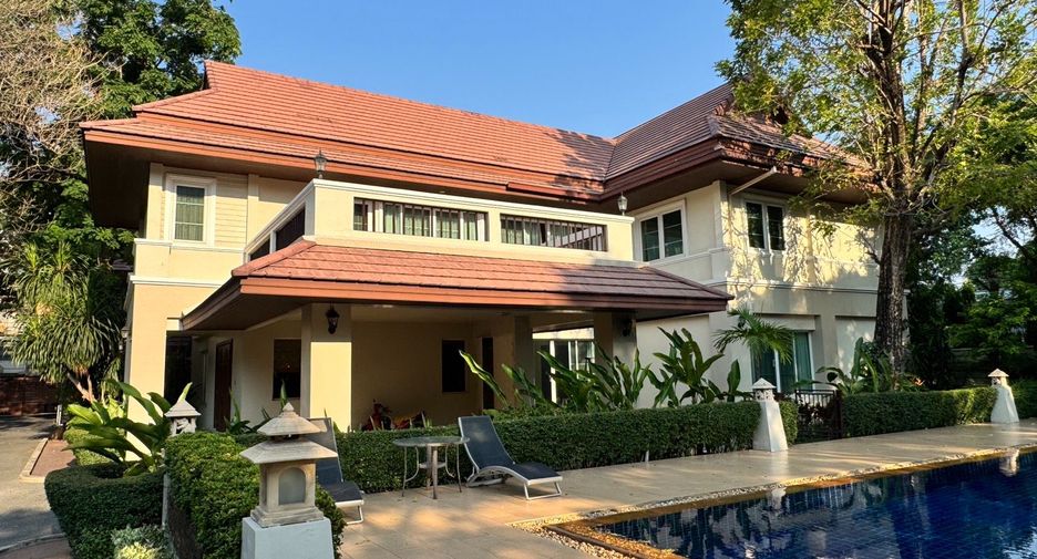 Casa en alquiler de 4 habitaciones en Khlong Toei, Bangkok
